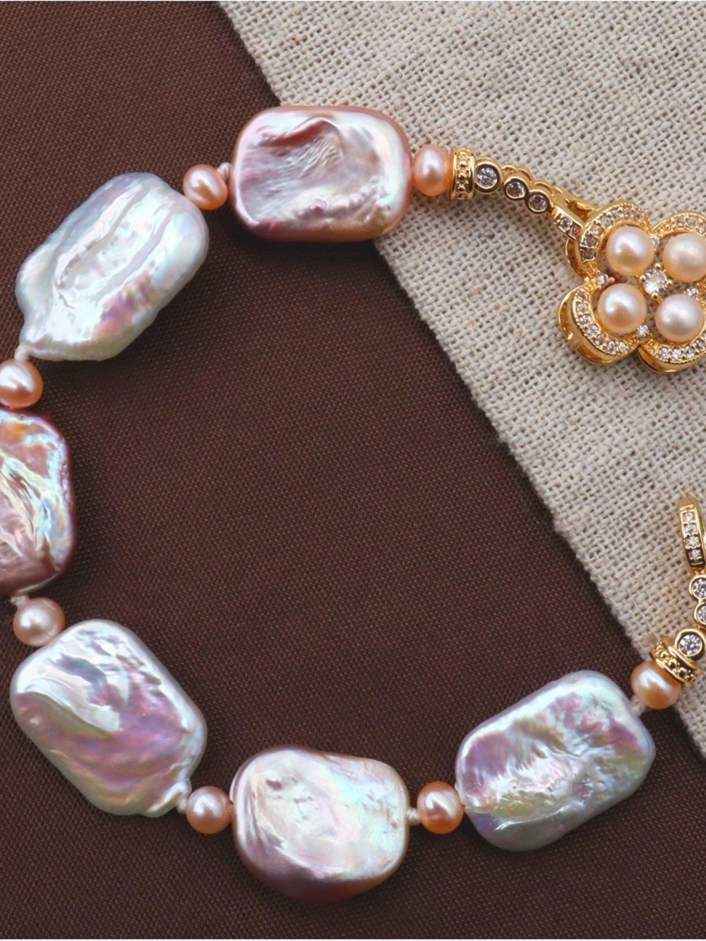 NWT-Baroque Pearl Bracelet in Iridescent Pink and Silver